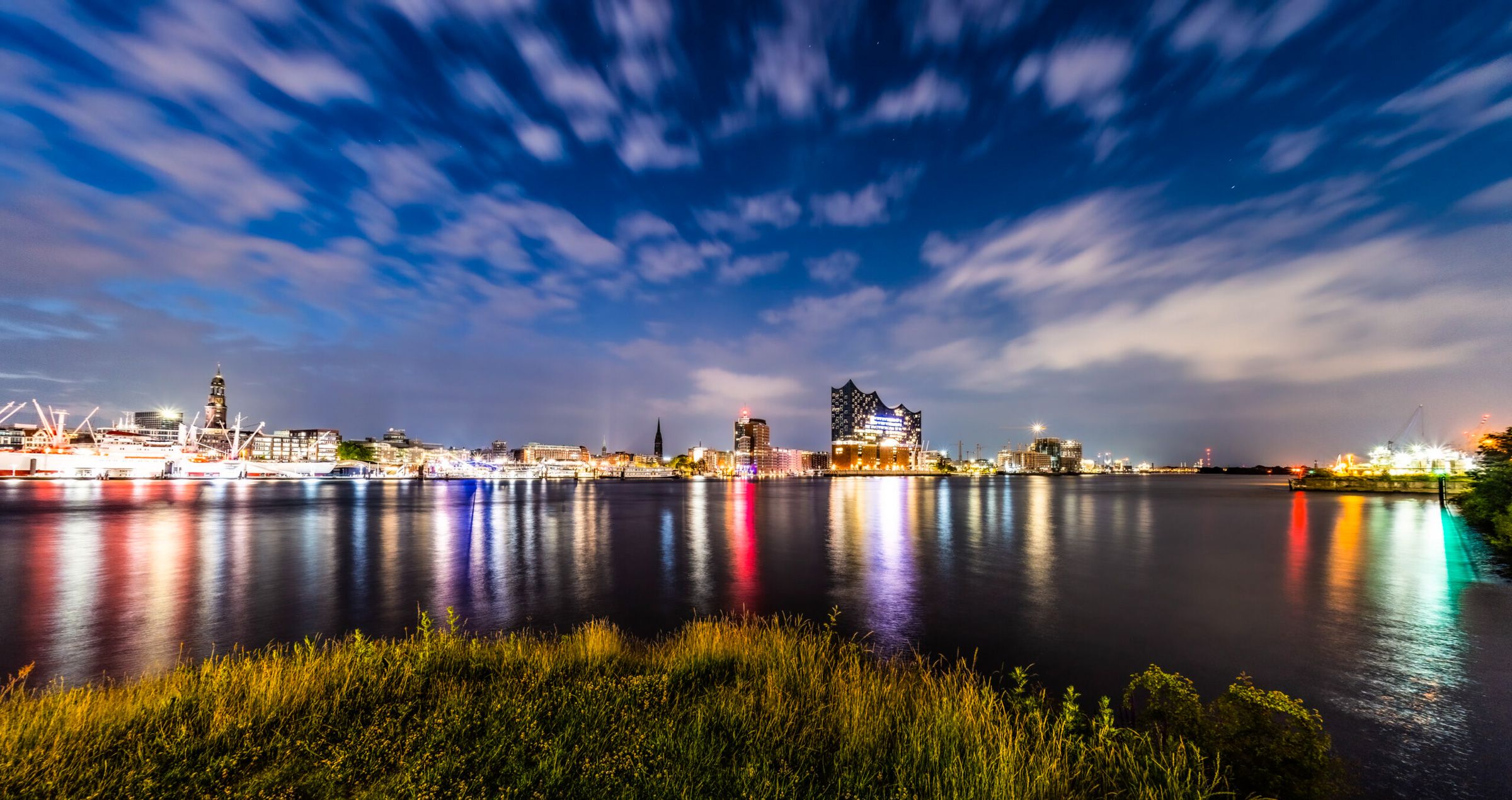 Skyline nördliches Hafenufer - Hamburg