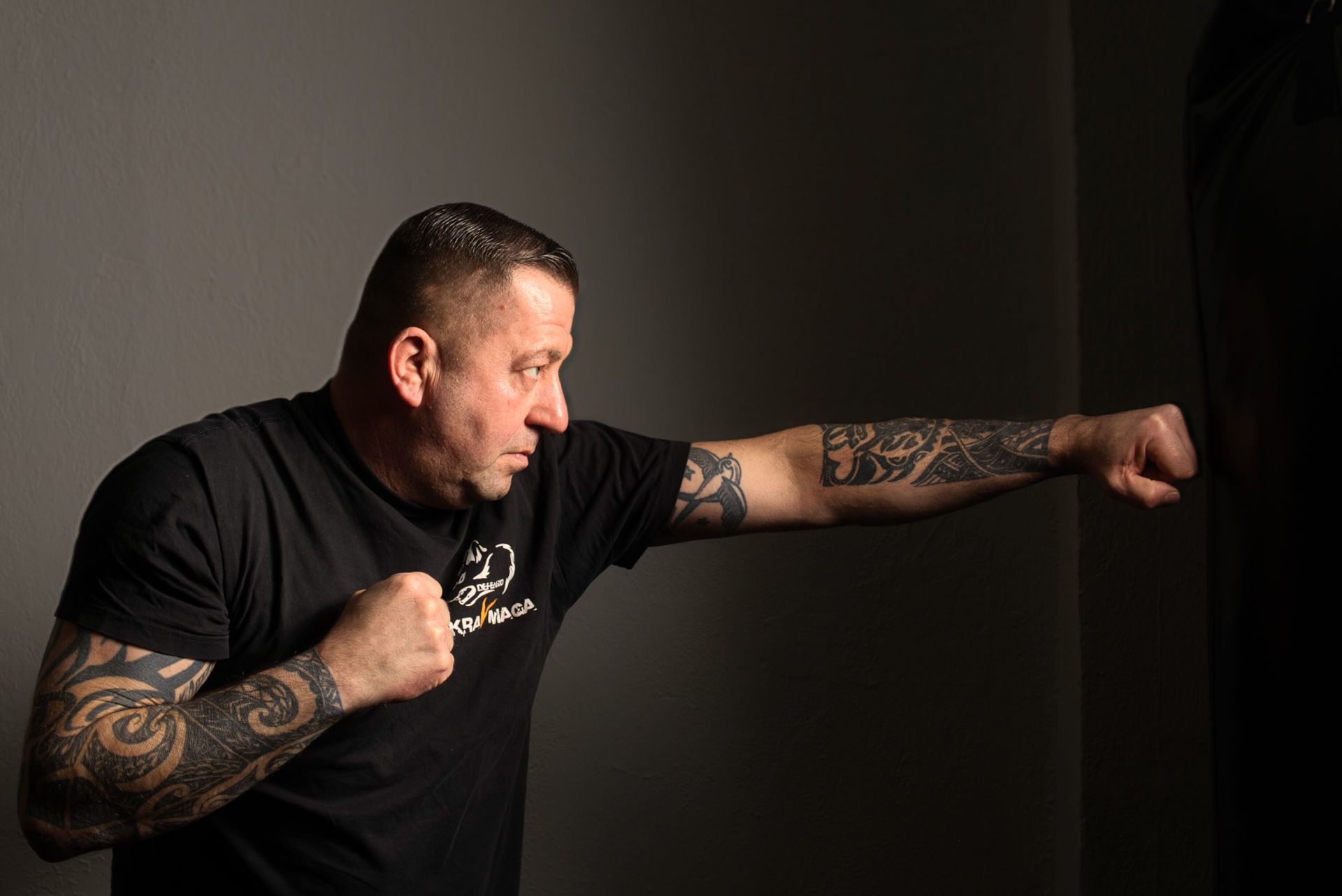 Krav Maga Training in Gütersloh, Partnerübung mit Pratze
